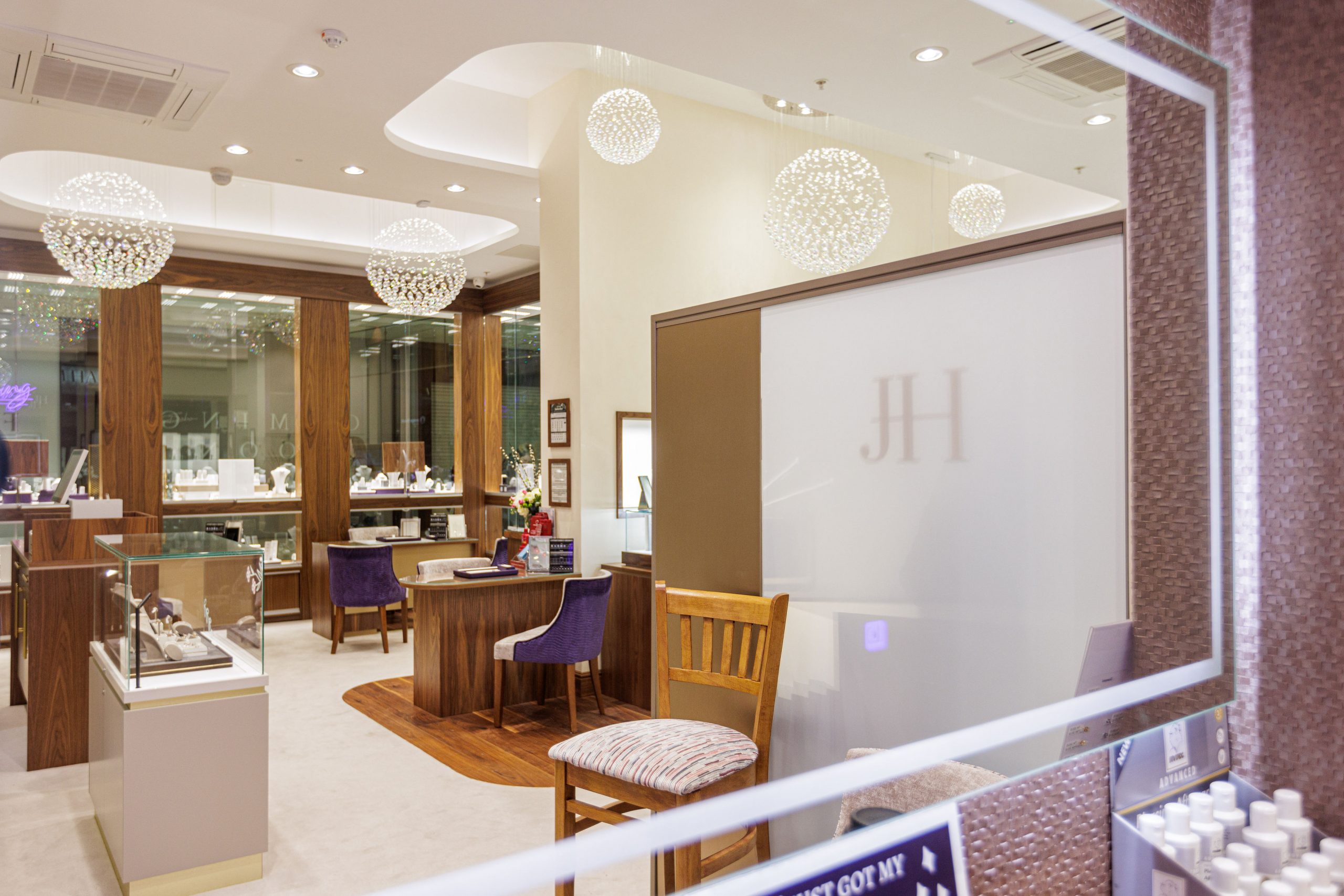 Studex UK | News | Judith Hart Jewellers – Premium Piercing Showcase